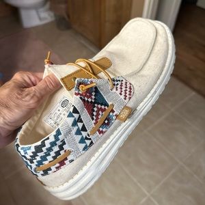 Women’s Hey dudes size 9 worn twice